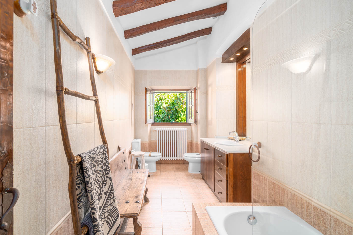 Baño en planta baja (con bañera)